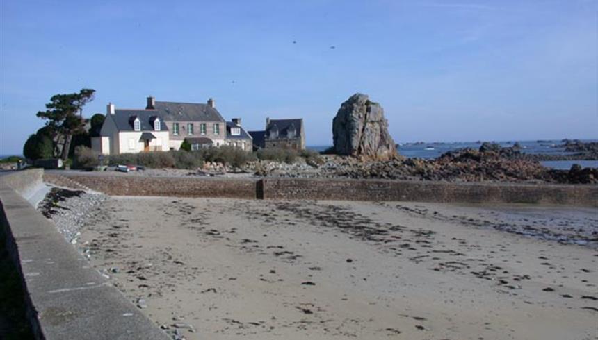 hotel proche ile de brehat- plougrescan